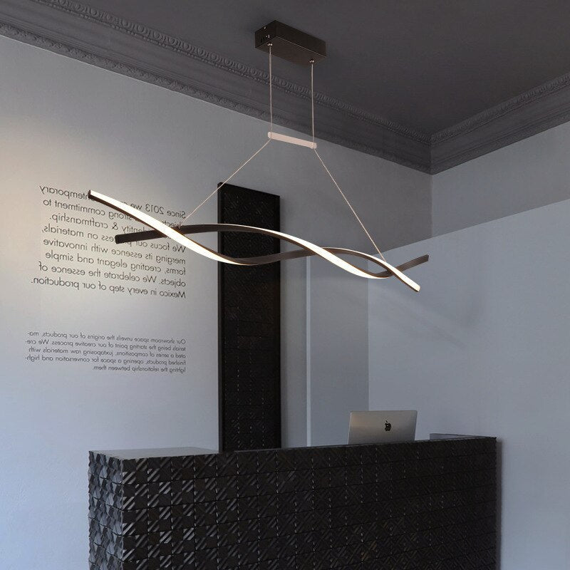 Minimalistische gedraaide hanglamp