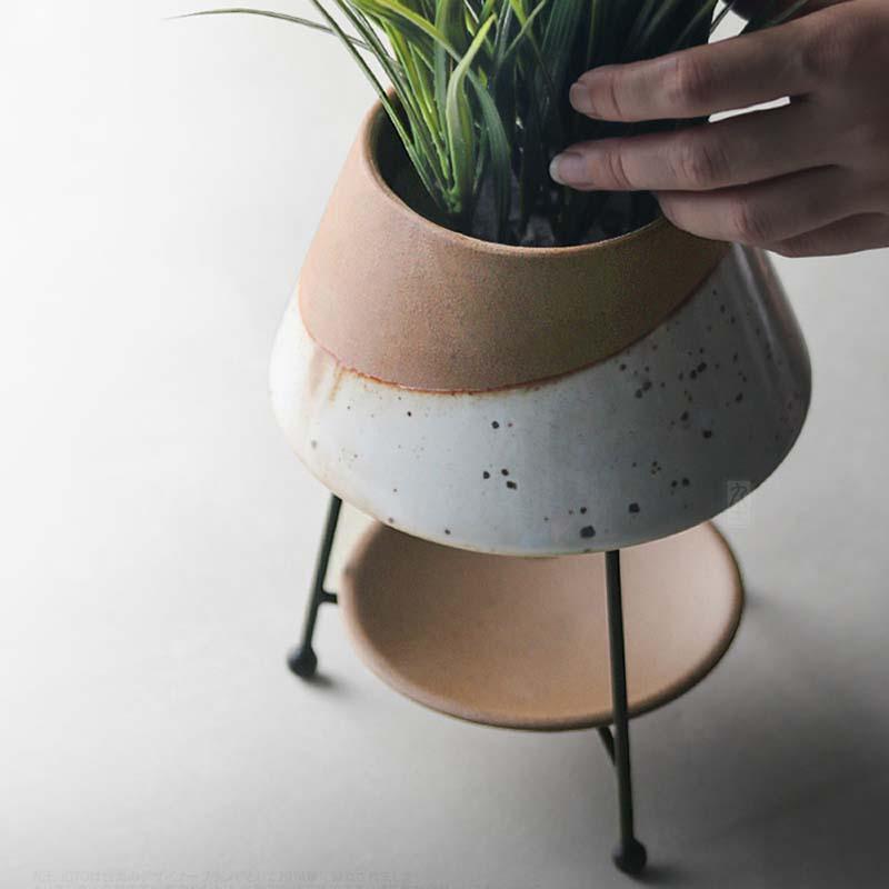 Ondergedompelde Clay Teardrop Pot met schotelstandaard