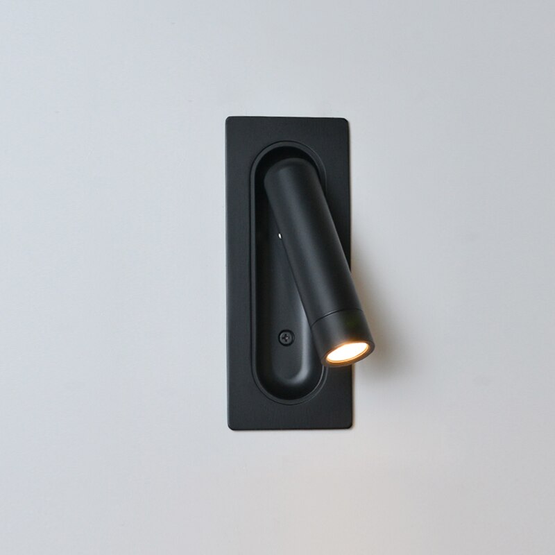 Minimalistisk vegglampe ved nattbord