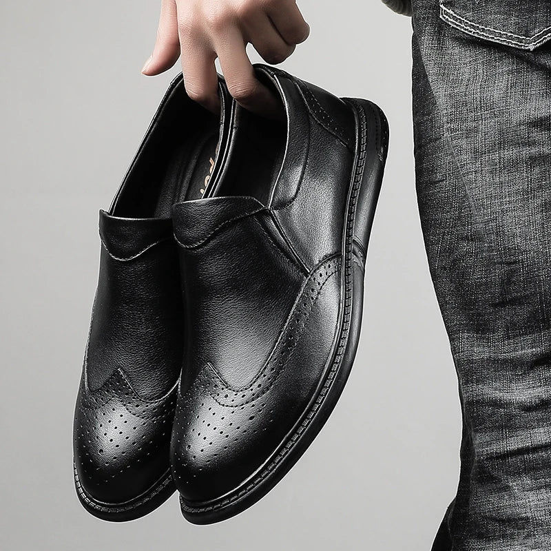 Zapatos de piel de lujo ElegancePro para hombre.