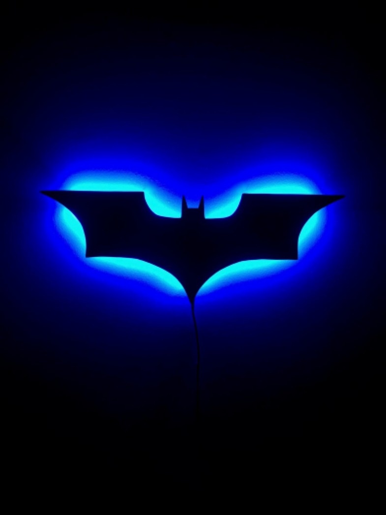 Aplique LED Batman con mando a distancia inalámbrico y cambio de color