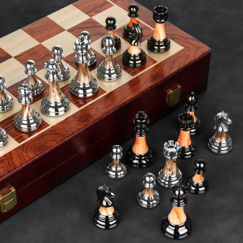 Jeu d'échecs en métal de luxe avec grande planche en bois de 45 cm