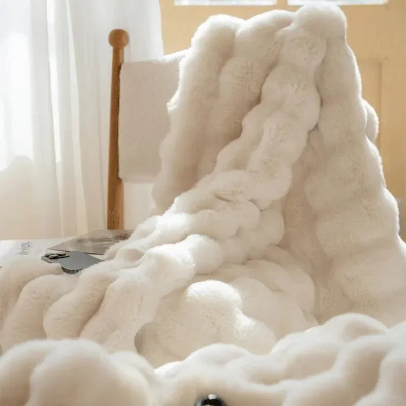 PlushWarmth - Luxury Fur Throw for Bed and Sofa / blanket