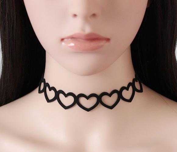 Collier ras du cou coeur noir