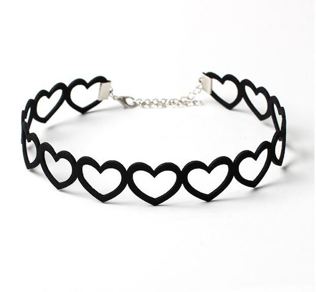 Collier ras du cou coeur noir