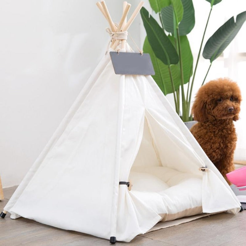 Moderne Boho Hundetipi mit plüschigem Hundebettkissen