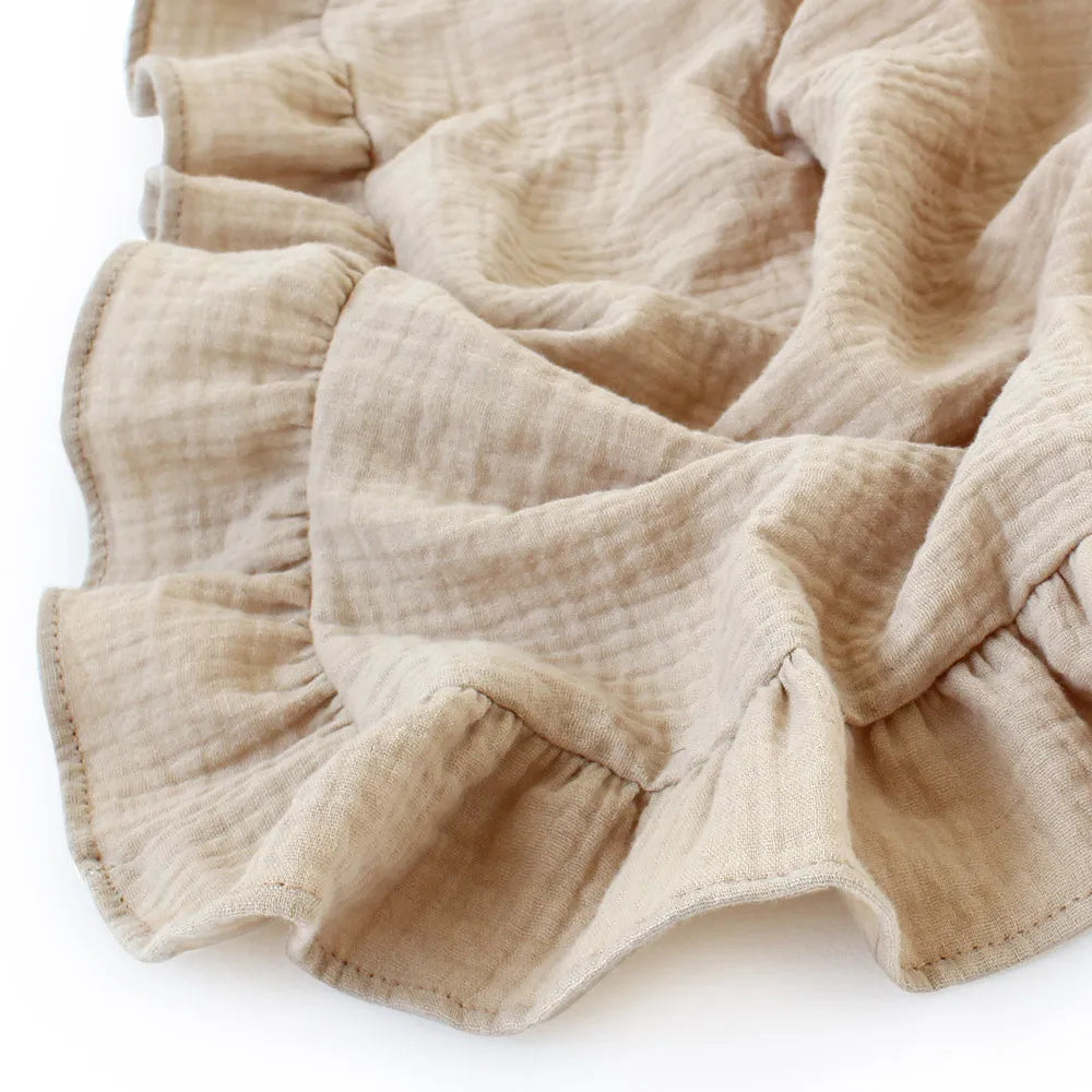 Ruffled Muslin babyteppe i økologisk bomull – hvit, beige, rosa, lilla og blå