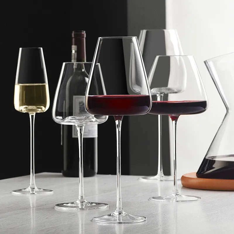 Sets mit 2, 4 und 6 handgefertigten Wein- und Champagnergläsern aus Kristallglas – 4 Größen