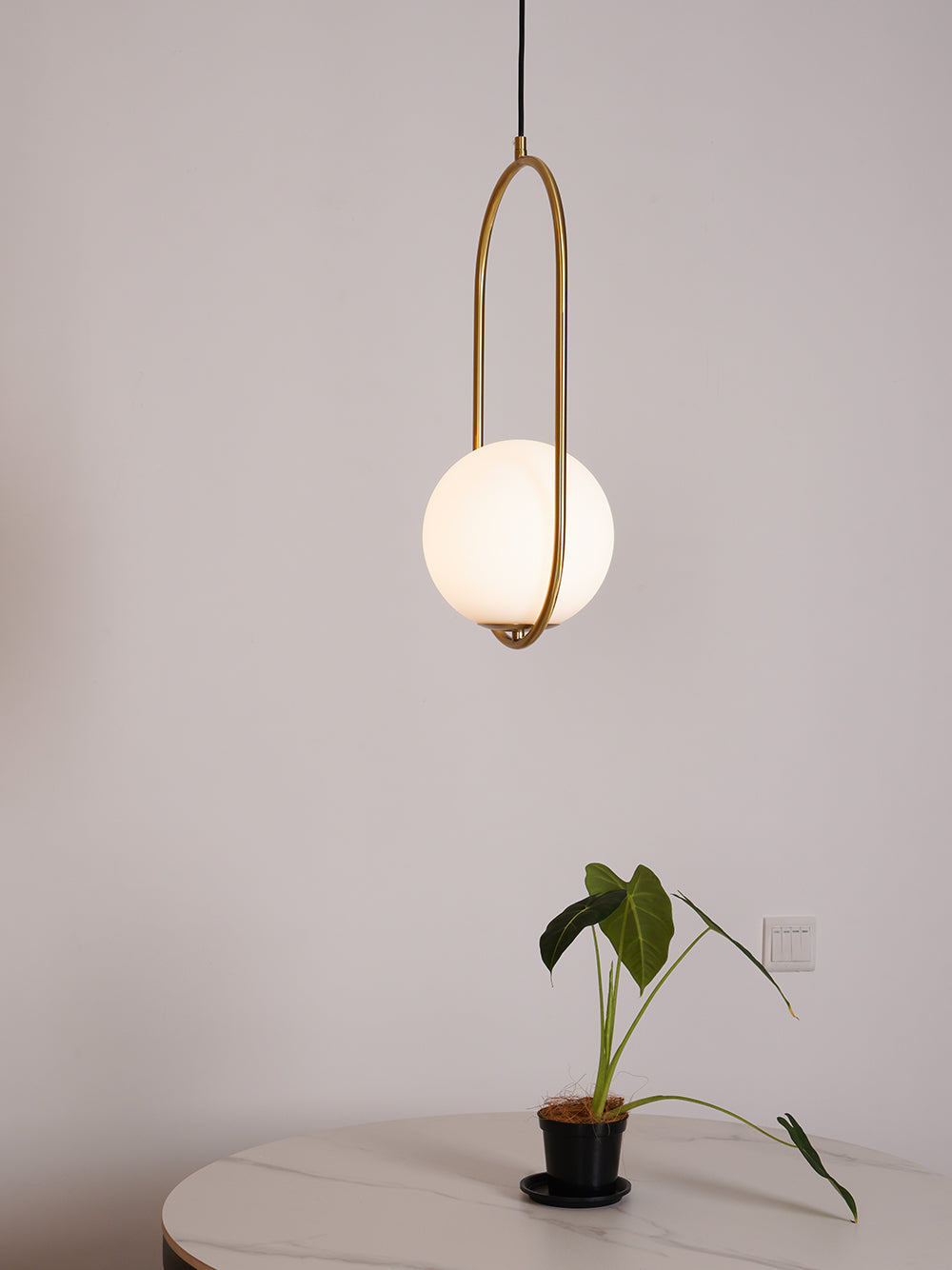 Mila - Elegant och modern taklampa