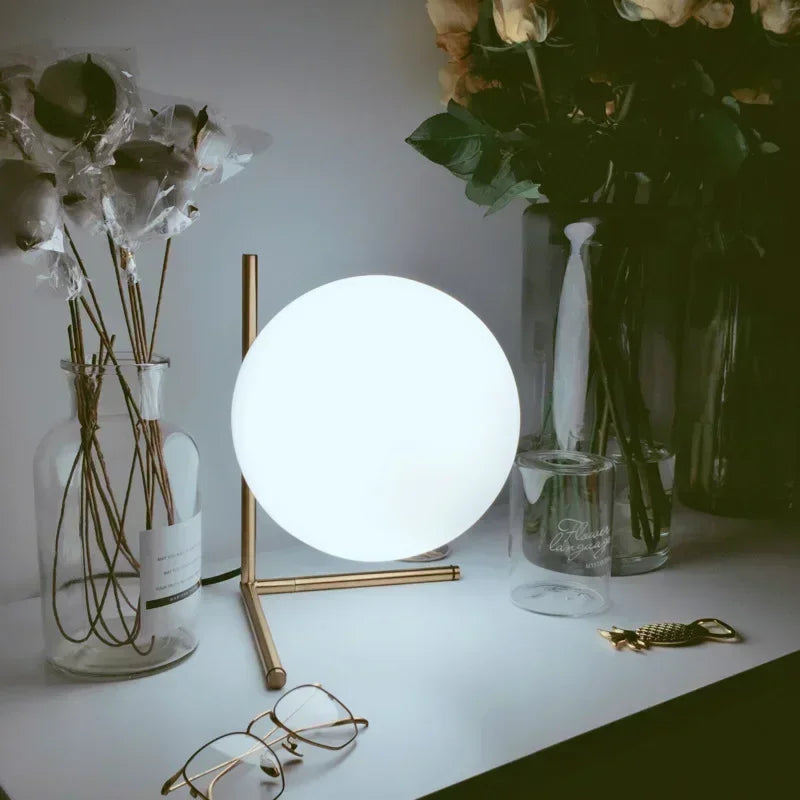 ClearEleganz - Modern minimalist round glass table lamp