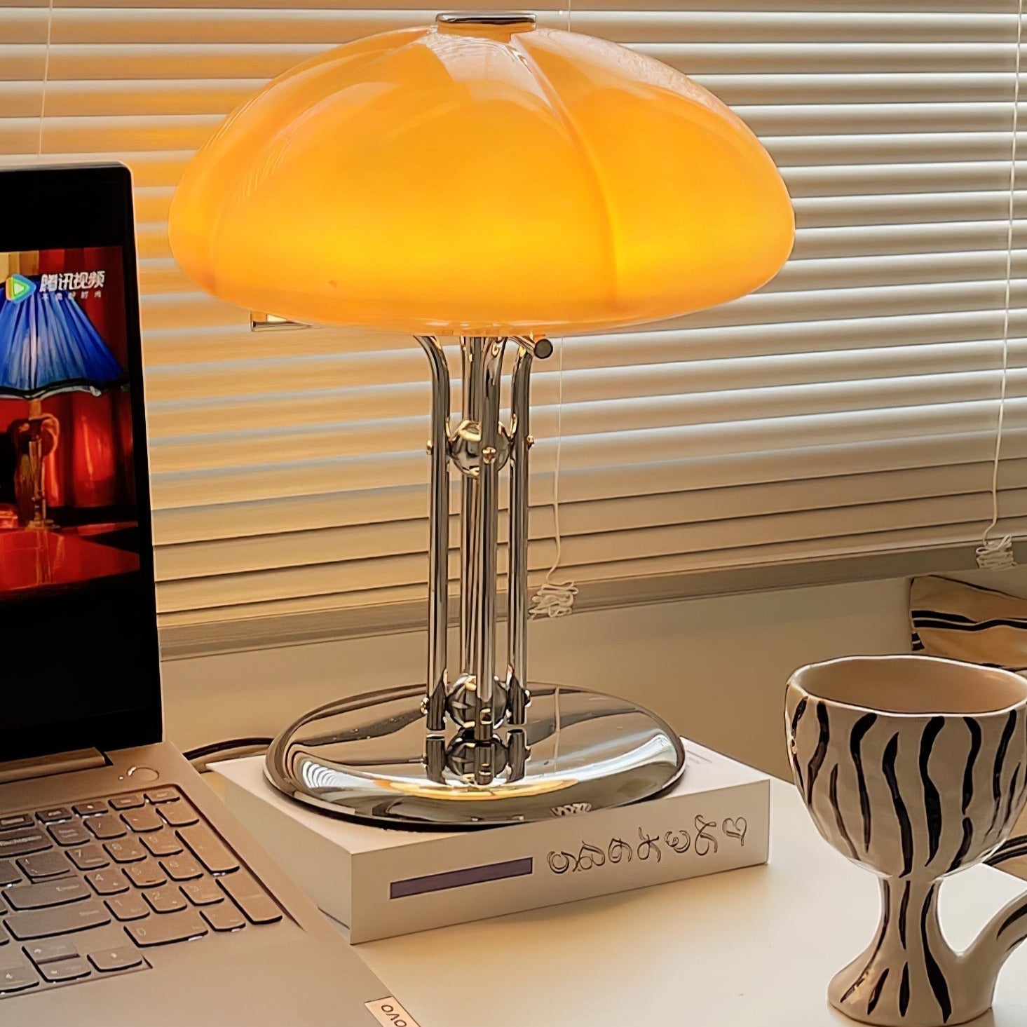 Mushroom Bauhaus bordlampe