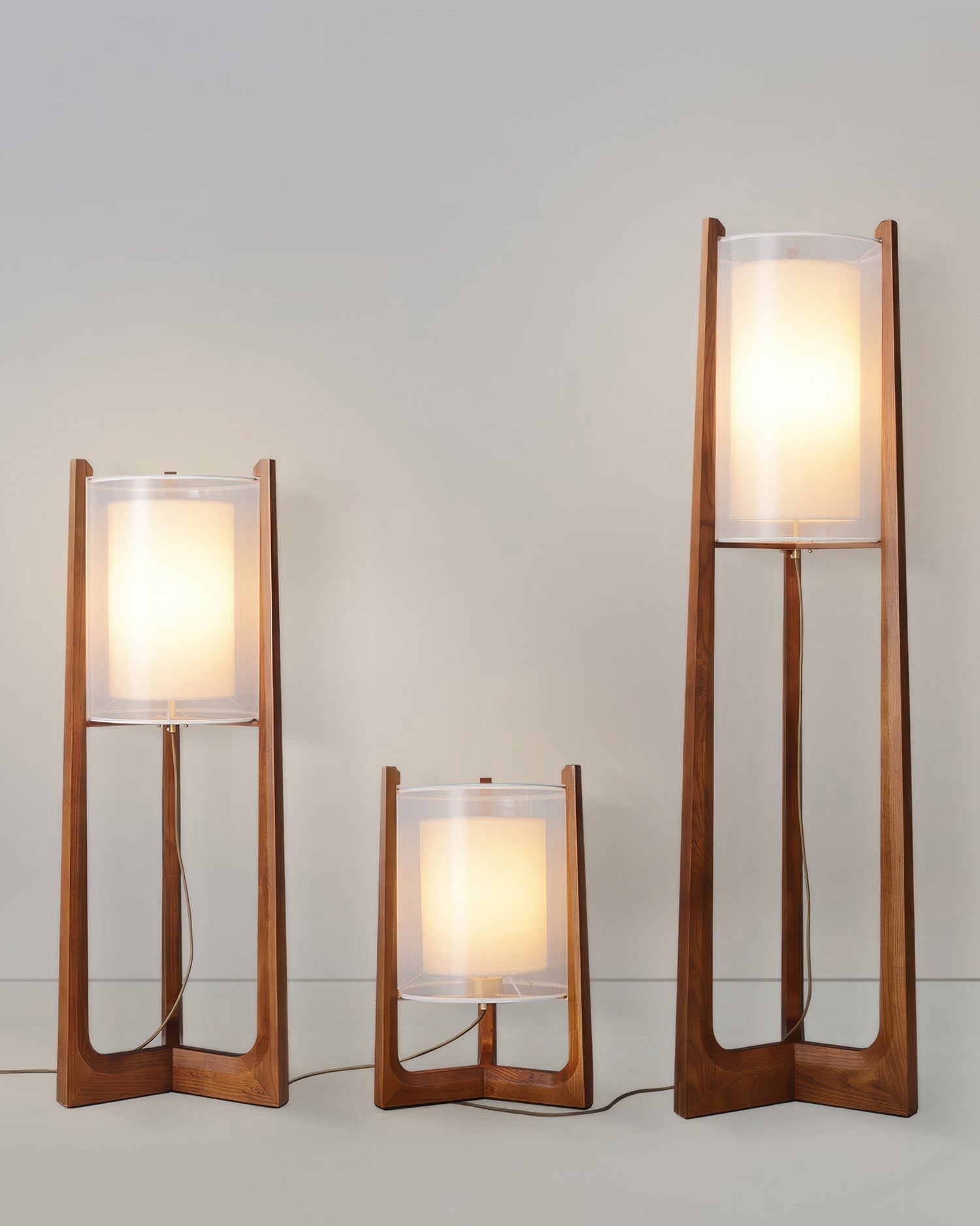 Minimalistische Walnut Harmony vloerlamp