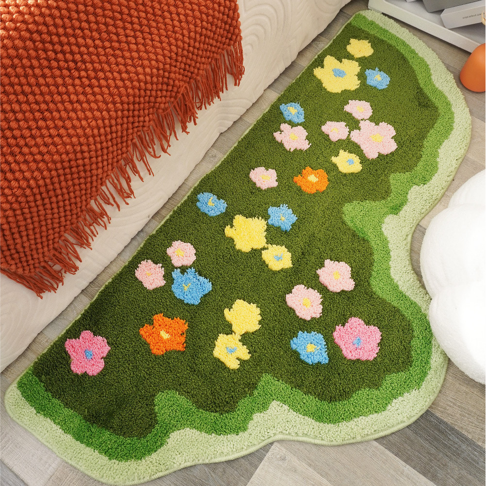 Tapis décoratif en gazon fleuri vert