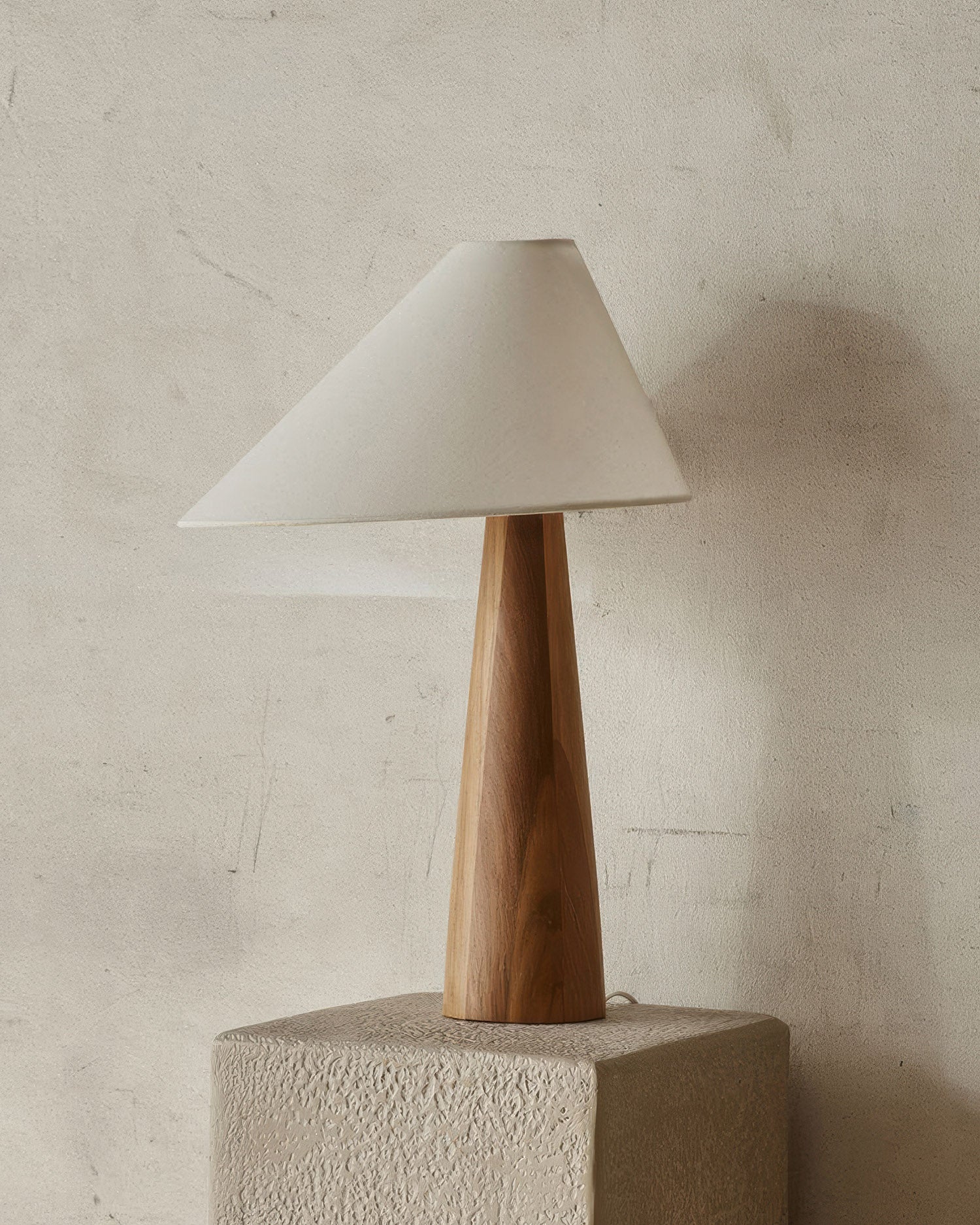 Serene Retreat Massief Houten Vloerlamp