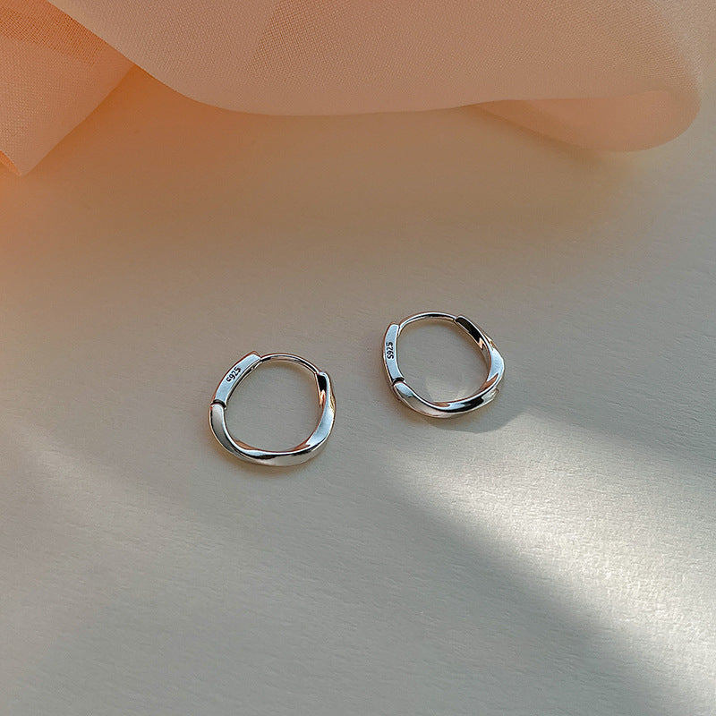 Helia Twist Hoop Earrings