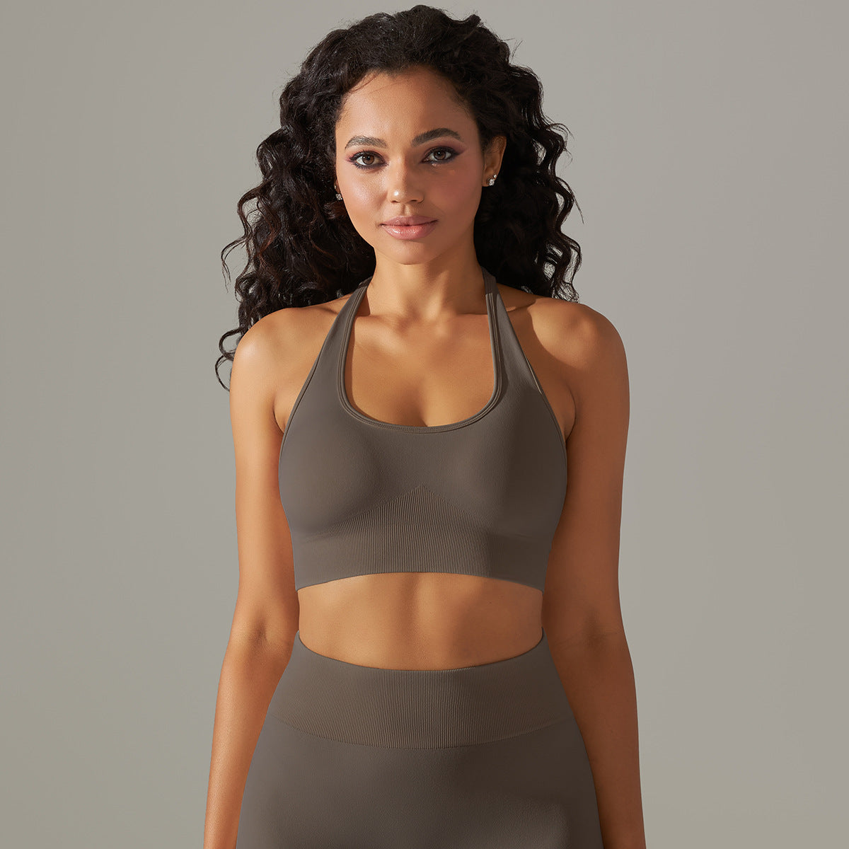 Soutien-gorge de sport à maintien élevé avec col halter