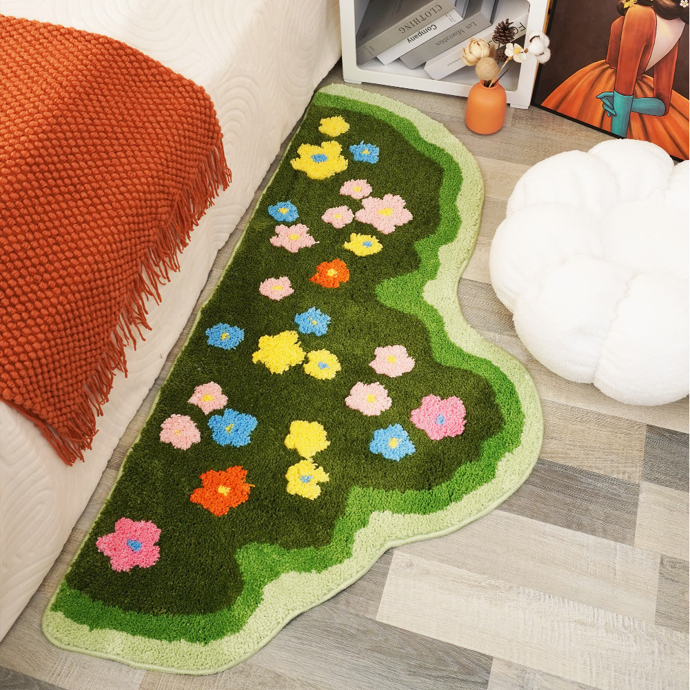 Tapis décoratif en gazon fleuri vert