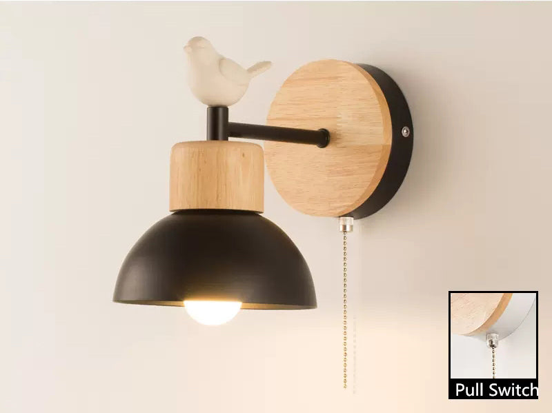 Nordische Wandlampe aus Holz