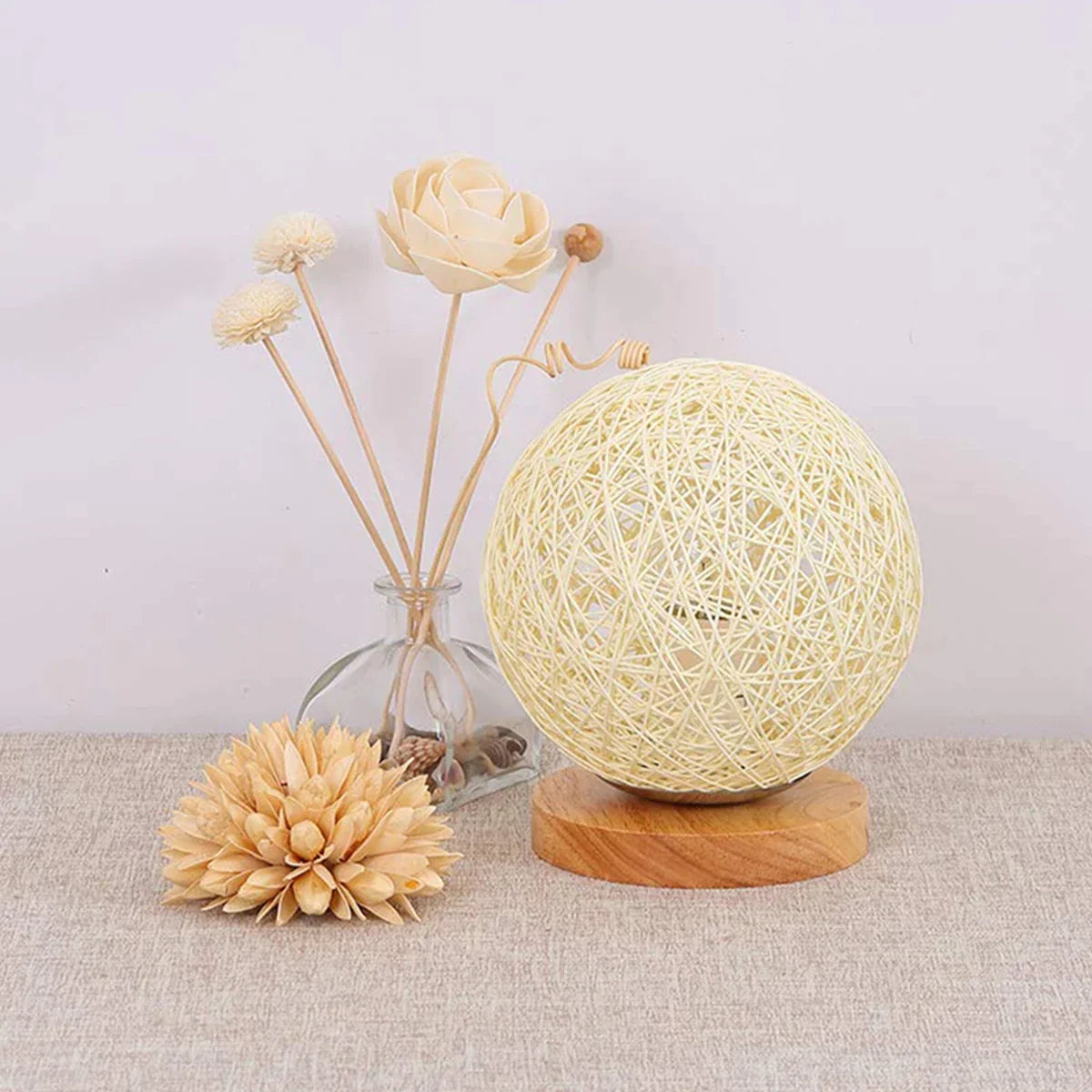 WovenGlow - Rattan Ball Bordlampe