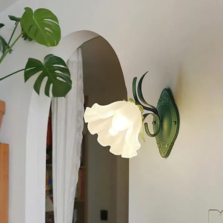 LilyGlow – Lámpara de pared con diseño de lirio de los valles