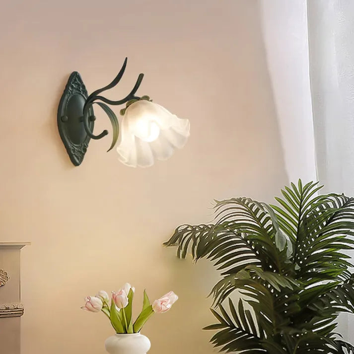 LilyGlow – Lámpara de pared con diseño de lirio de los valles