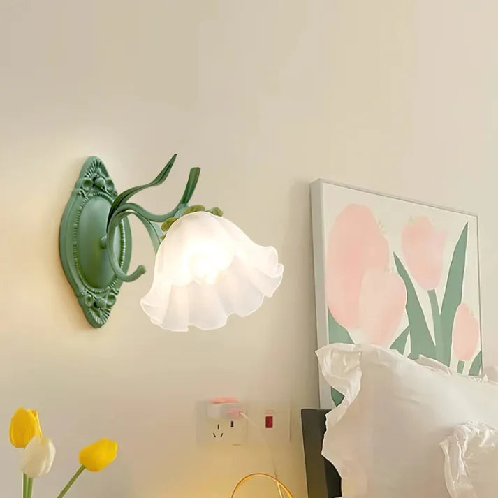 LilyGlow – Lámpara de pared con diseño de lirio de los valles