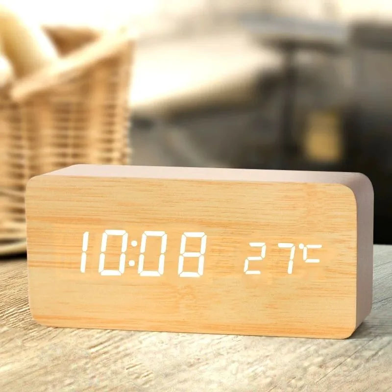 WoodTime – Digital träväckarklocka med LED-display