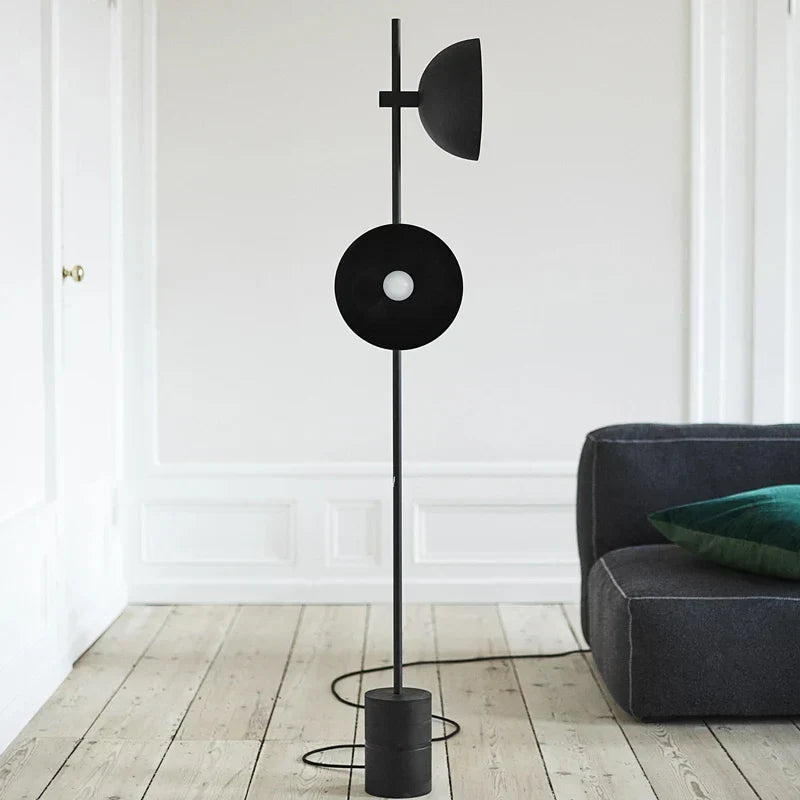 Svart minimalistisk golvlampa | Snygg och stilren belysning