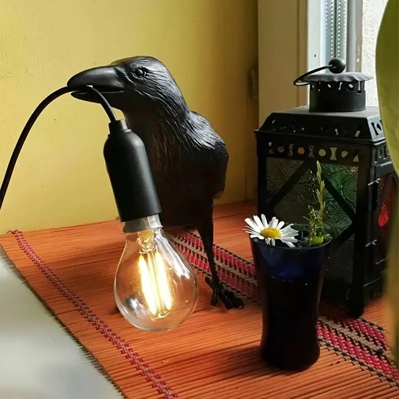 Gothic Raven Lamp: Vintage E14 Bulb Nattduksbord och kontorsdekor