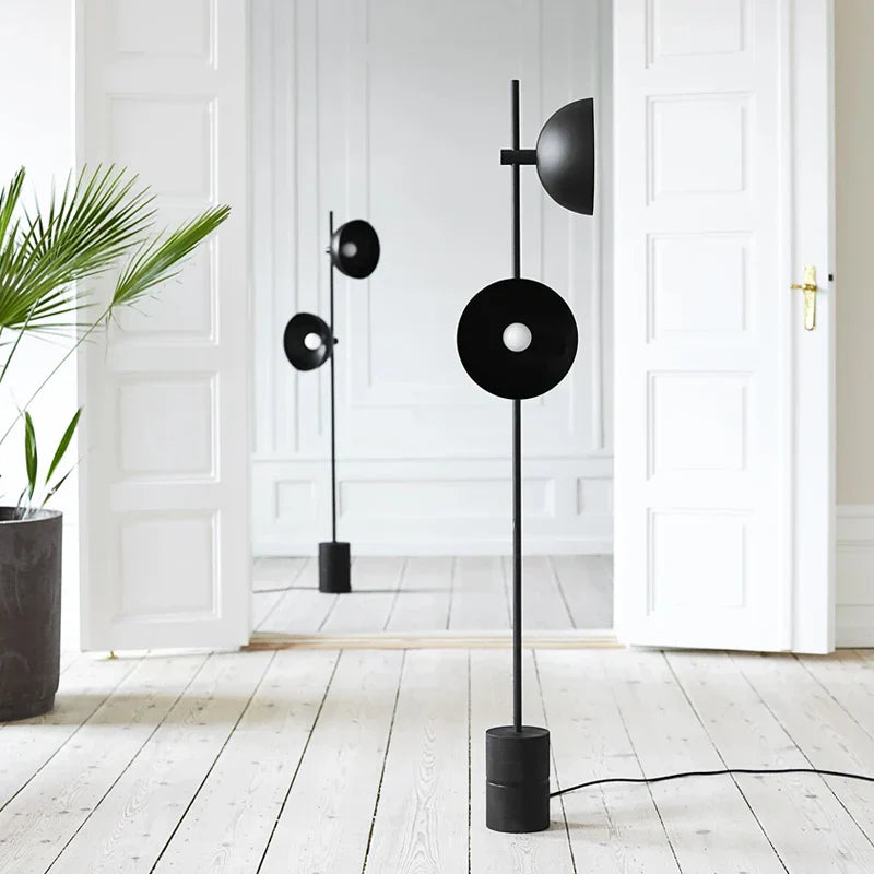 Svart minimalistisk golvlampa | Snygg och stilren belysning