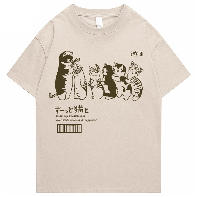 T-shirt avec chat de dessin animé japonais faisant la queue pour la douche