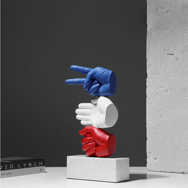 Scultura realizzata a mano dal designer Rock Paper Scissor con supporto ponderato