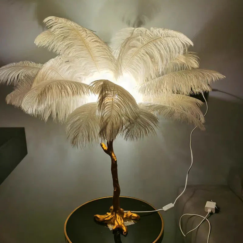 Lampadaire en plumes d'autruche