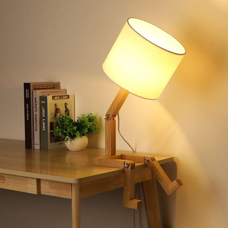 Lampe de table en bois en forme de robot