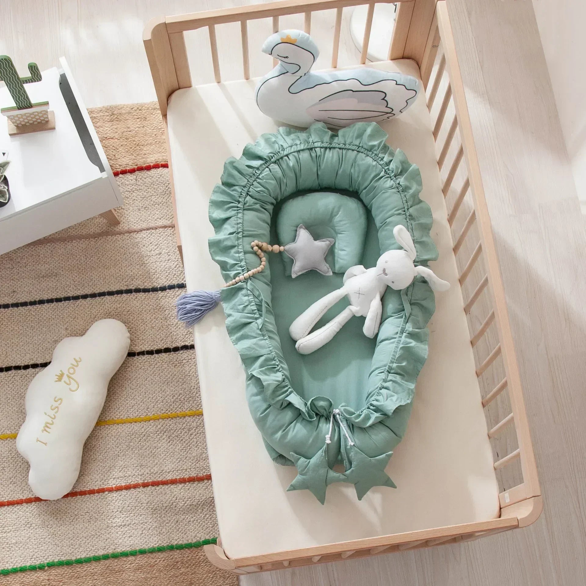 Tragbare gepolsterte Liege, Babynest, Pod und Bett mit Rüschendetail – 6 Farben