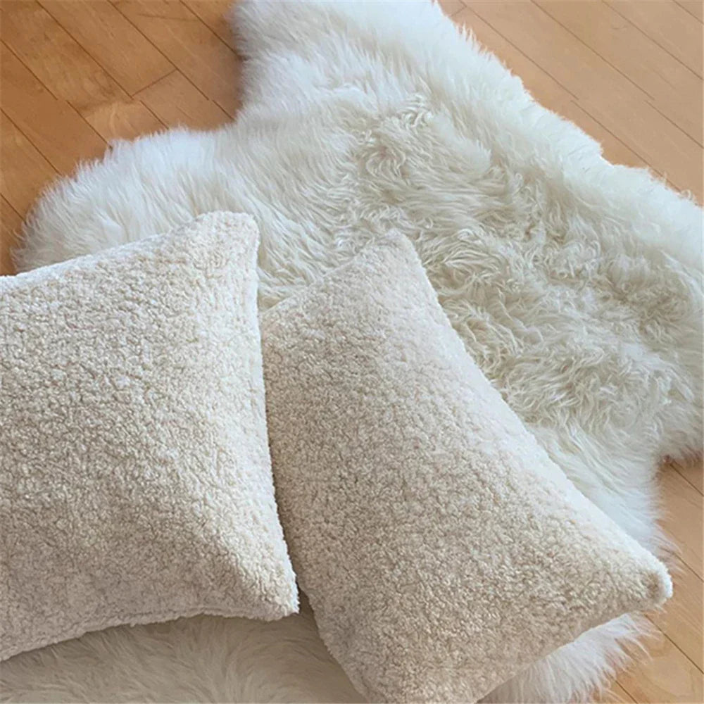 TeddyVelvet - Housse de coussin Teddy blanche pour le canapé