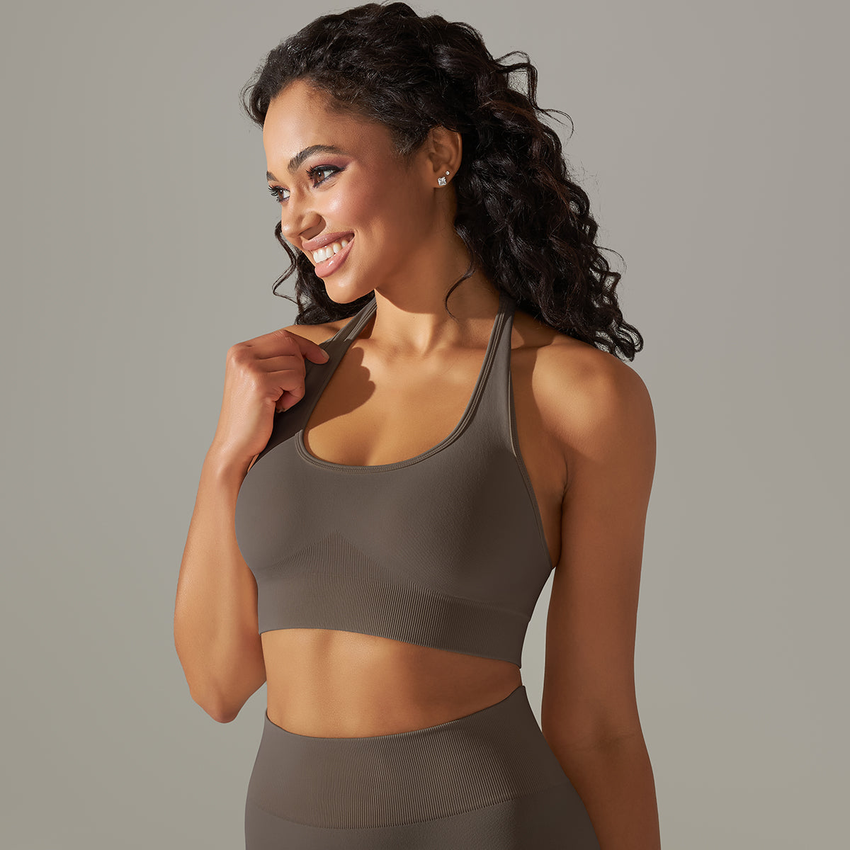 Soutien-gorge de sport à maintien élevé avec col halter