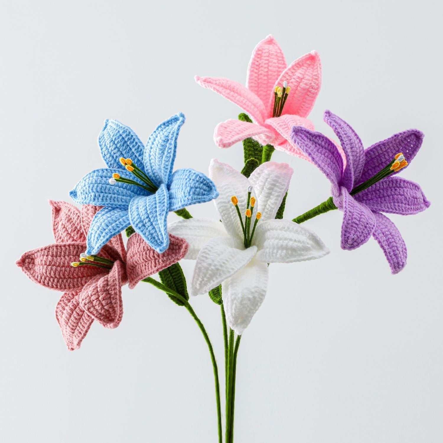 Décoration de fleurs de lys au crochet