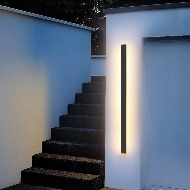 Linear Luxe™ Outdoor Sconce