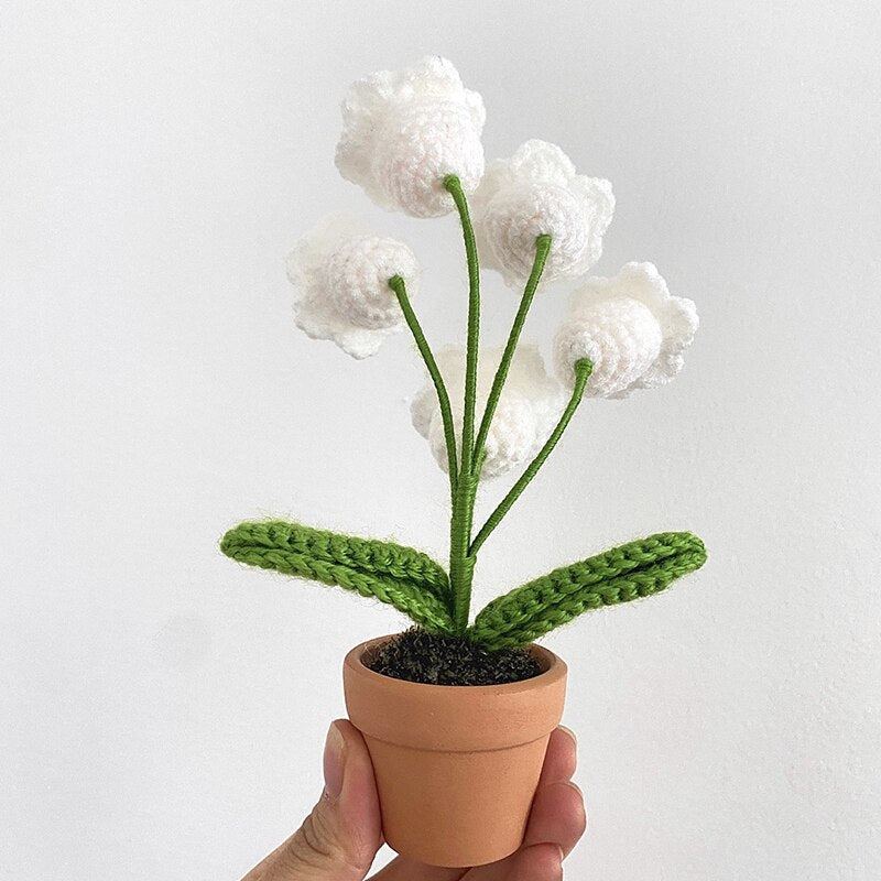 Decorazione per vaso di fiori all'uncinetto fatto a mano