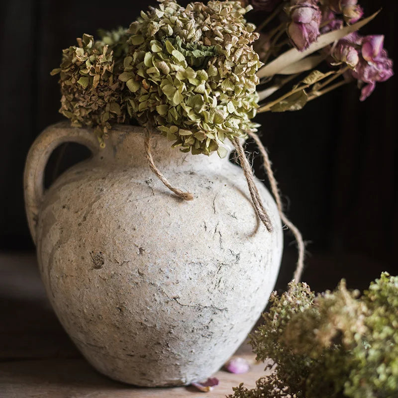 Ambachtelijk terracotta aardewerk potten vazen ​​bloemenwaren decoratieve gebruiksvoorwerpen en ornamenten