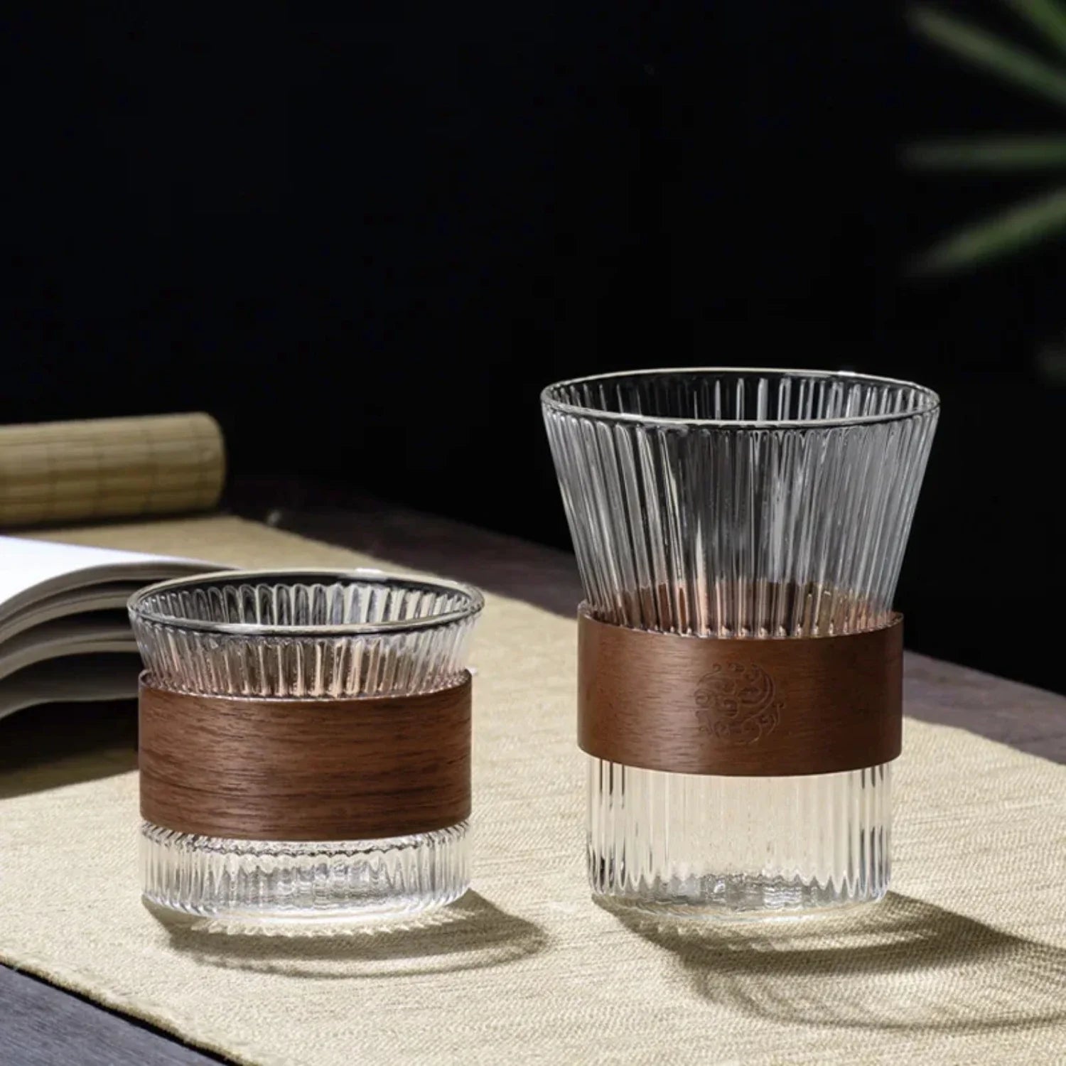 Japansk stil transparent glas kaffekopp med valnötsträmskydd – Elegant te- och kaffekopp