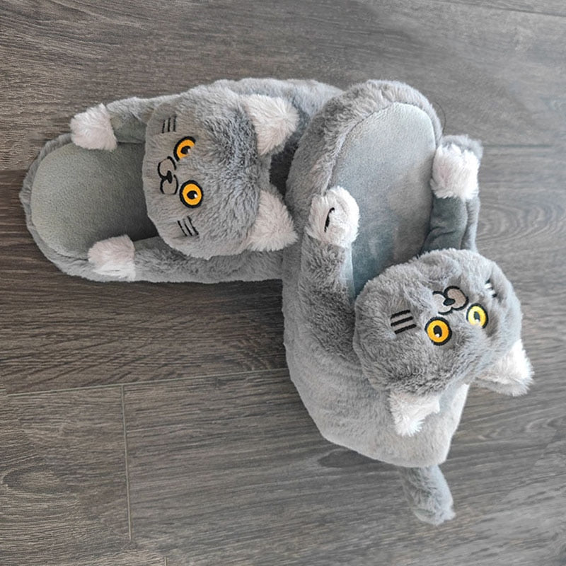 Pantuflas de gato con abrazo de peluche