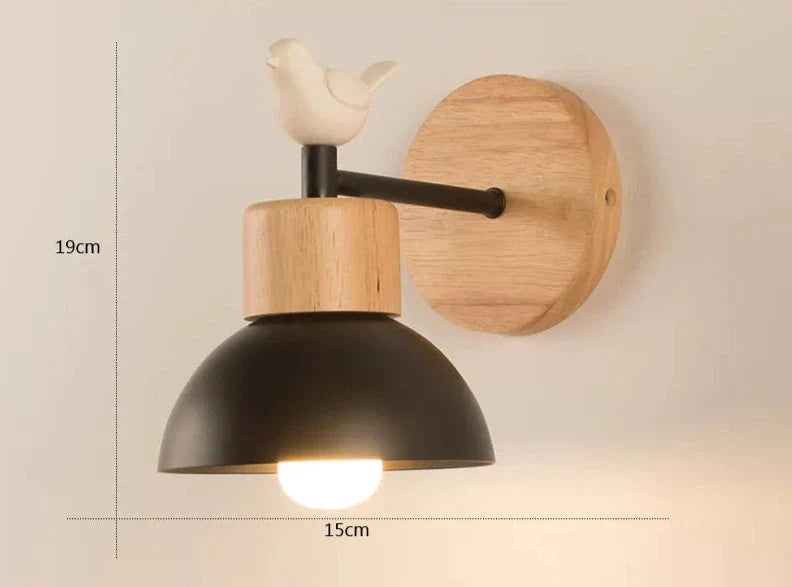 Lampada da parete in legno nordico