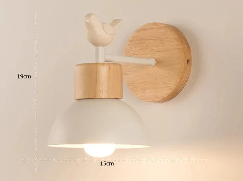 Nordische Wandlampe aus Holz