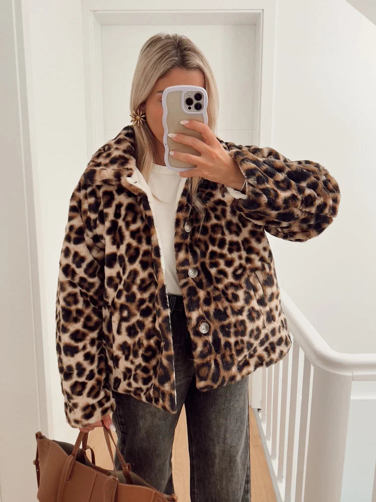 Lena's Luxe Reversible Leopard Coat - Winter Street Style Damjacka