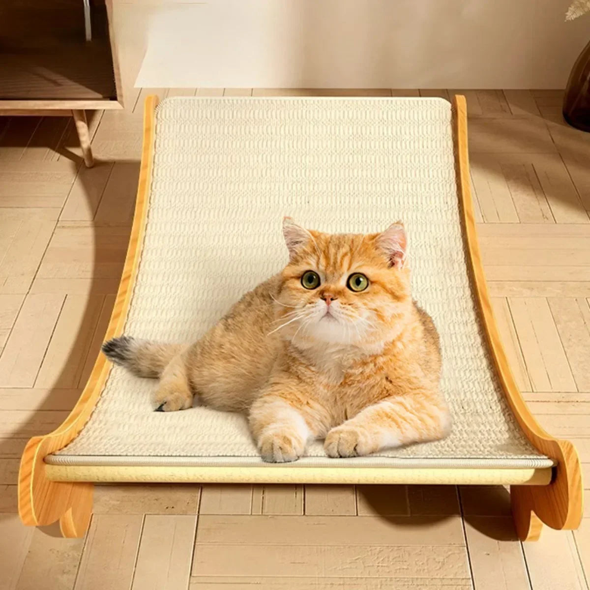 Purr Lounge Wooden Cat Scratching Recliner – Slitstark, reptålig stolpe