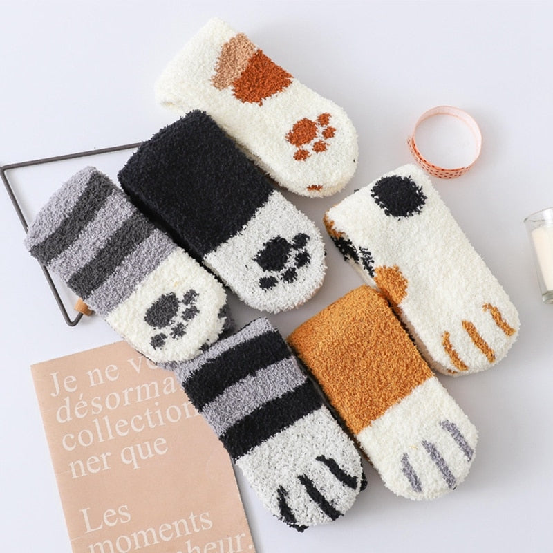 Chaussettes à pois avec des orteils de chat