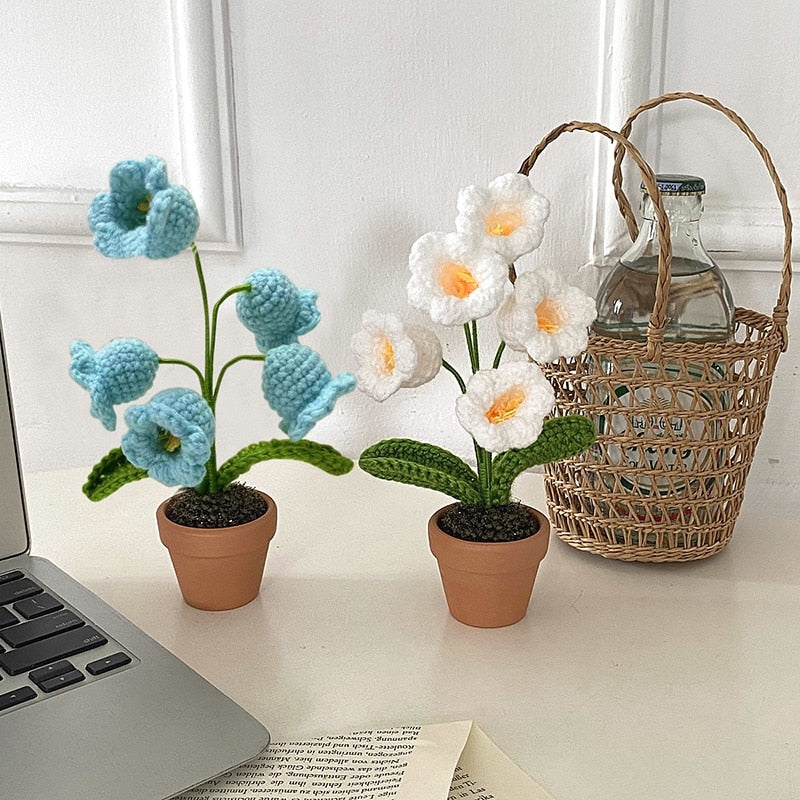 Decorazione per vaso di fiori all'uncinetto fatto a mano