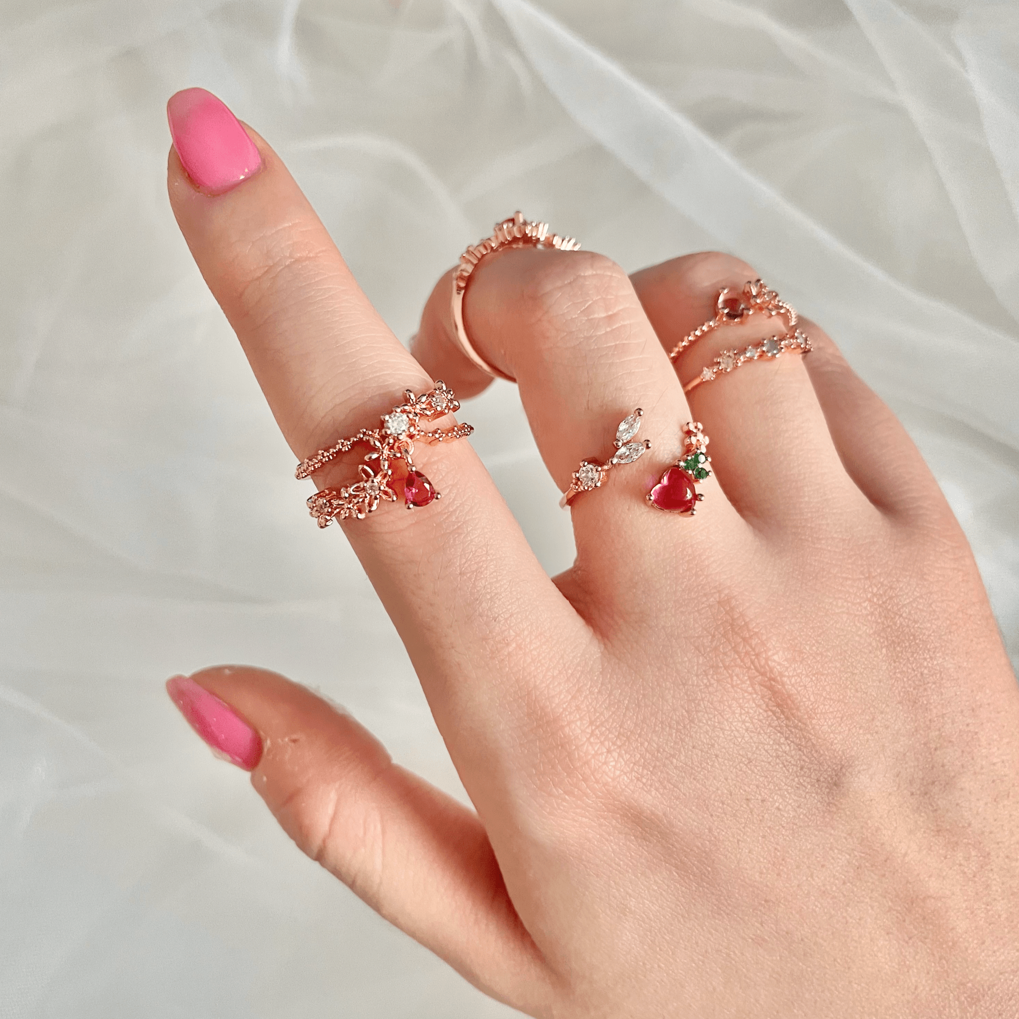 Juego de anillos con diseño floral